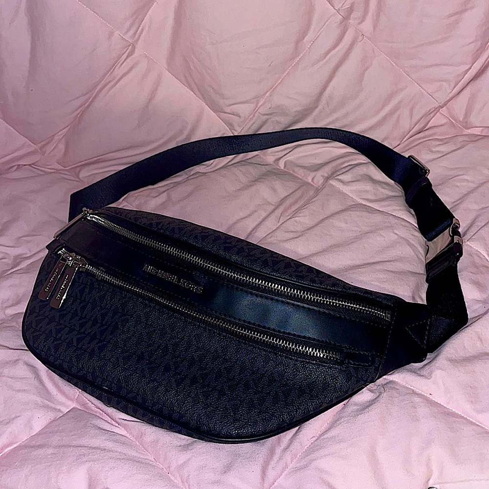 Michael Kors Sling Pack